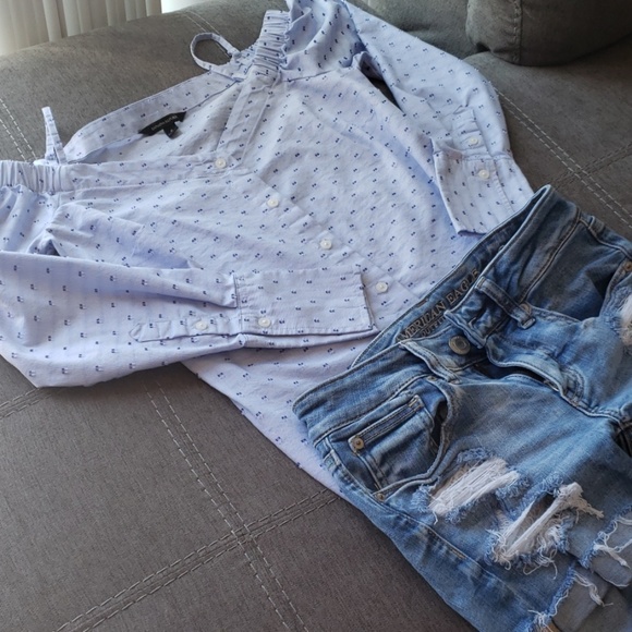 Banana Republic Tops - 💙💙Banana Republic Off Shoulder Top💙💙